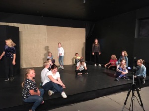 Laager Lennuga teatrisse